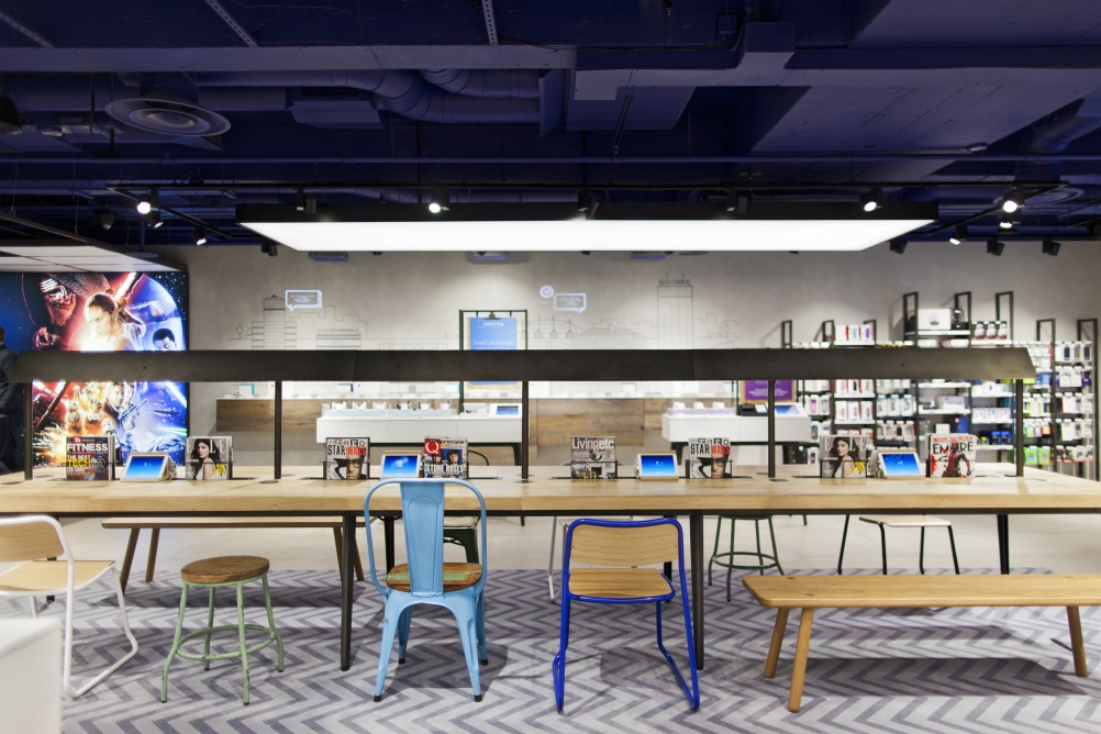 工業(yè)風格手機店裝修設計-第5張圖片-上海古都建筑設計集團